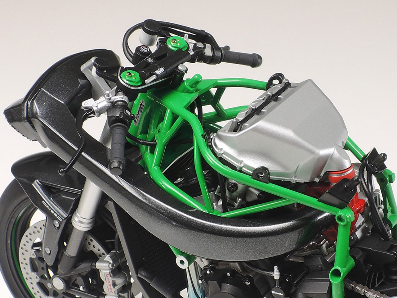 Kawasaki-H2R-Tamiya-scale-model-fuel-tank.jpg