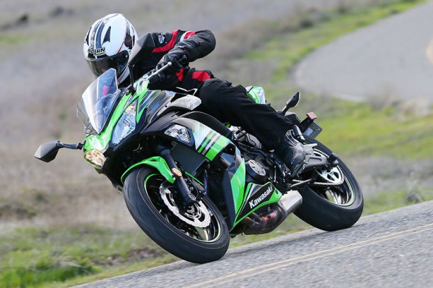 17 Kawasaki Ninja650 action L3qtr