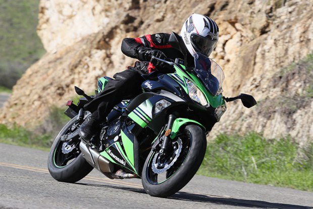 17 Kawasaki Ninja650 action R3qtr