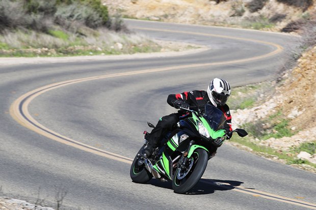 17 Kawasaki Ninja650 action Scurve