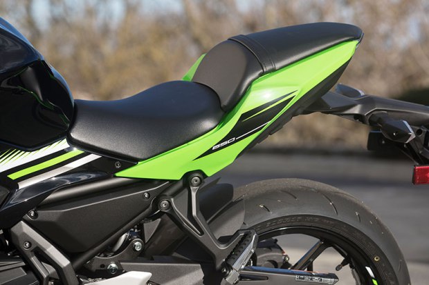 17 Kawasaki Ninja650 seat