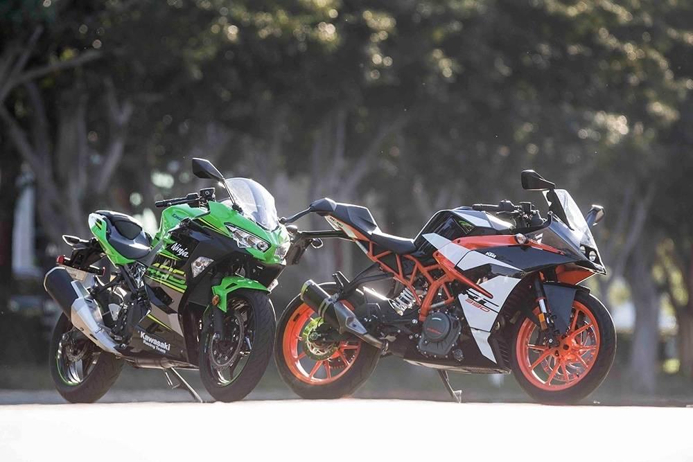 2018 ktm rc390 kawasaki ninja 400 battle